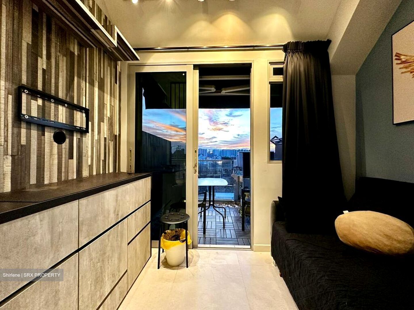 # 1 Loft (D14), Apartment #566301391